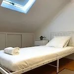 Апартаменты Cozy 3 Bedroom In Belem 3 To 5 Guests
