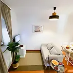 Апартаменты Cozy 3 Bedroom In Belem 3 To 5 Guests *